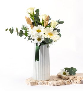 Sedefli Vazoda Beyaz Gerbera, Papatya ve Güller